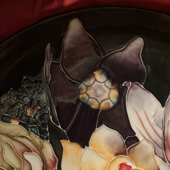 Beautiful & unique flower plate by Benaya by Innovative Ng ‘06. Gorgeous color❤️ - Picture 4 of 10